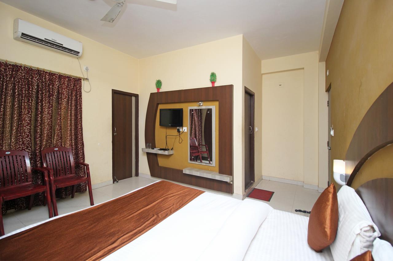 Oyo 7680 Park Lagoon Hotel Puri Exterior foto